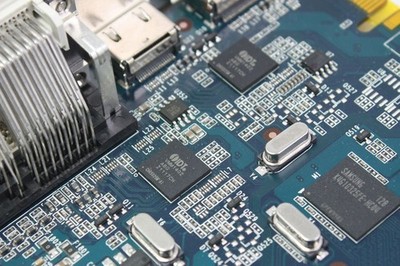 映眾發(fā)布冰龍紀(jì)念版 鈦合金供電多屏顯示，助力專業(yè)多媒體制作